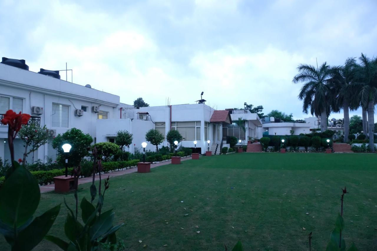 Black Mango Resort Kala Amb Exterior photo