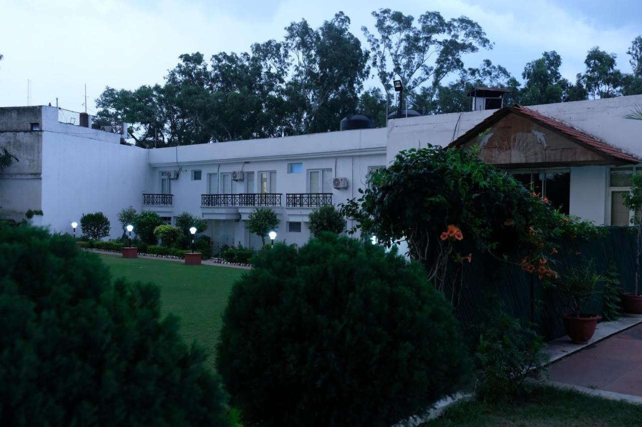Black Mango Resort Kala Amb Exterior photo